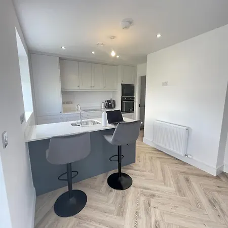 New Build, Ensuite In Trim
