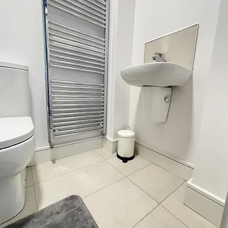 New Build, Ensuite In Homestay Trim